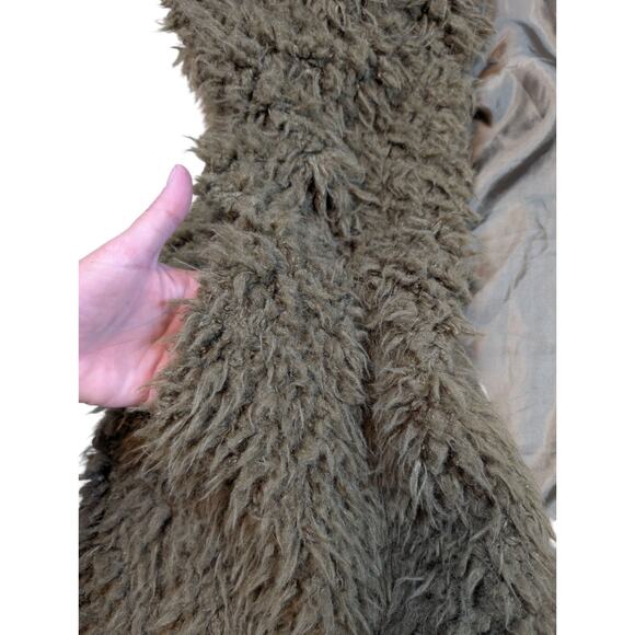 Me Jane Olive Green Open Faux Fur Sherpa Long Hair Vest Sz S Boho Fallfashion - Picture 4 of 7